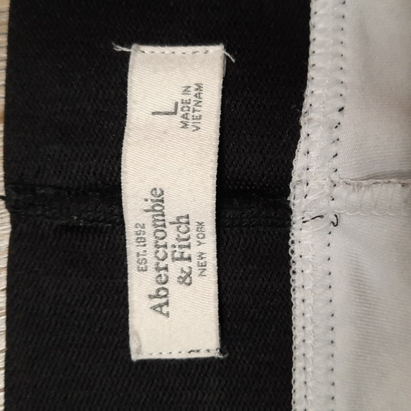 Abercrombie & Fitch black & white print leggings, size large - Picture 7 of 10